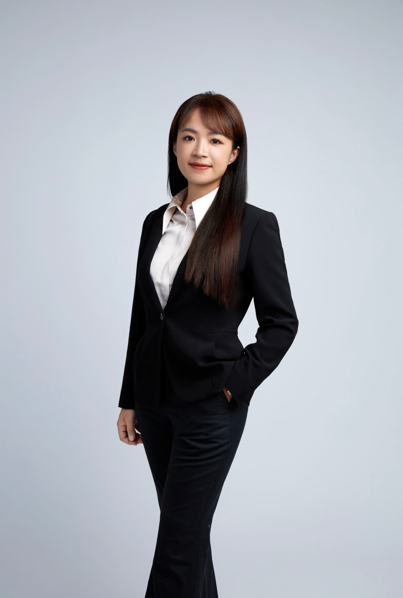 高雄房地產經紀人林俞君 Maggie 形象照，永義房屋經理，服務高雄鼓山、左營、三民區